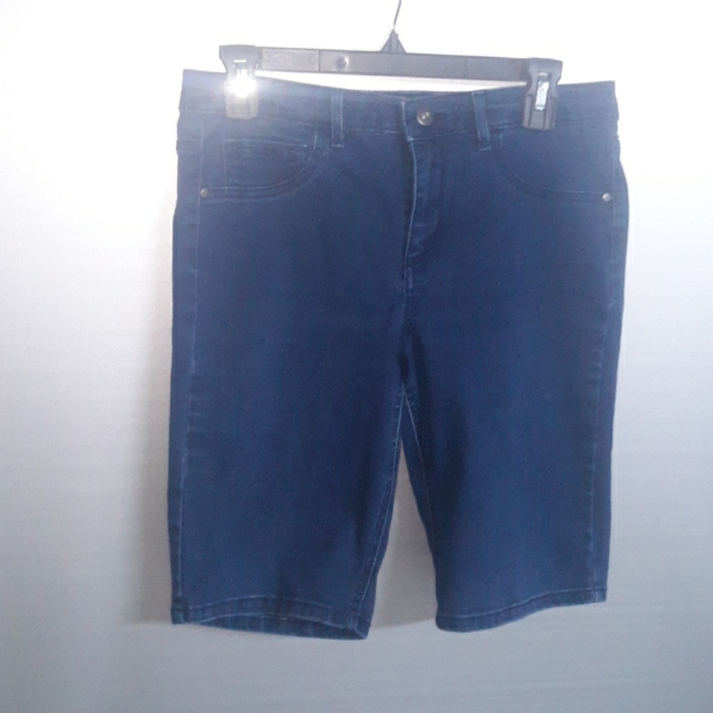 Gloria Vanderbilt Amanda Bermuda Sz 8 (SKU OB 137)